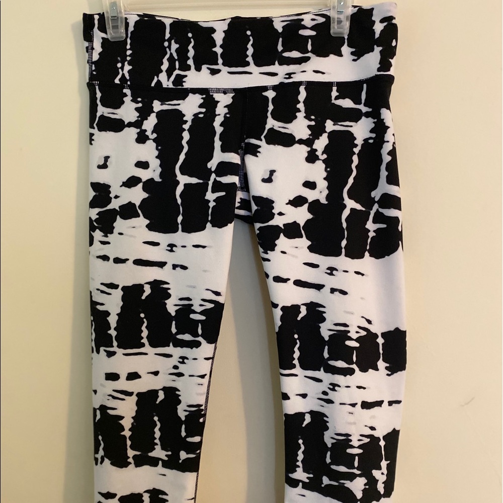 Alo capris tights leggings white and black size  M